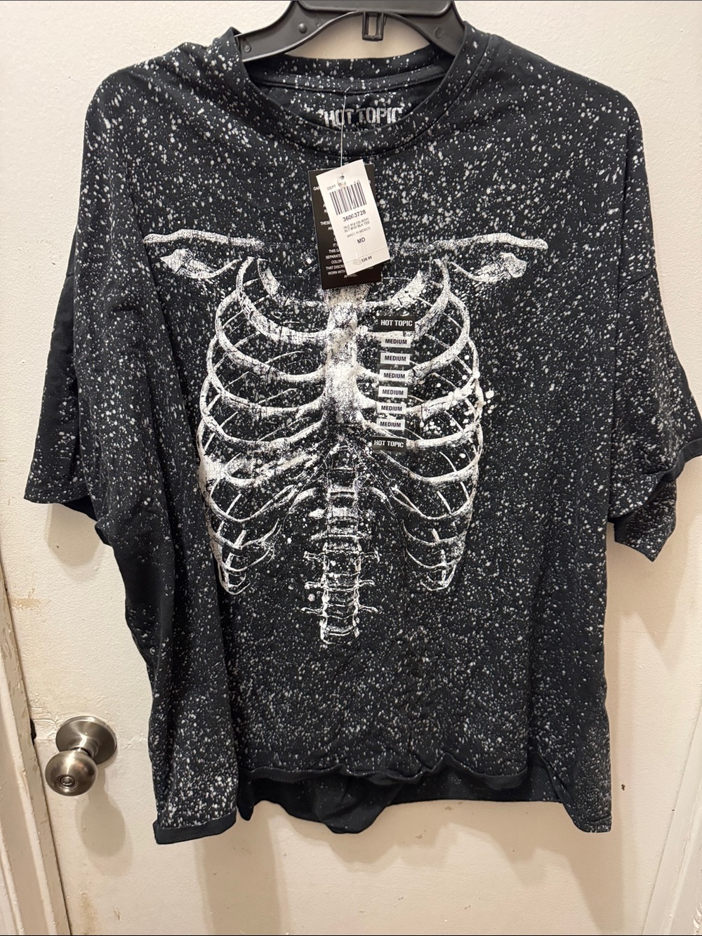 NWT Hot Topic Black Speckled Skeleton Ribcage Graphic Tee
